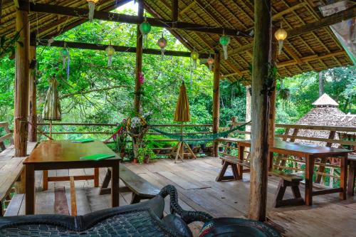 Cave Lodge in Tham Lot