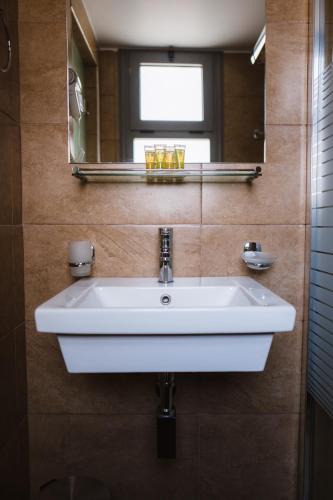 Piraeus Port Hotel - image 13