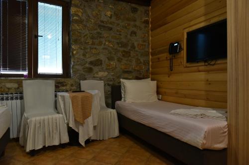 Canyon Matka Hotel Room Type - Triple Room with Back View