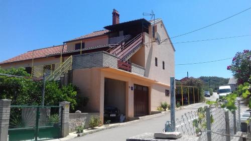 Apartment Vesna, Pension in Luka