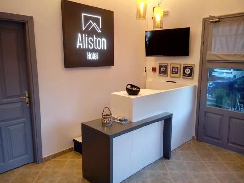 Aliston Hotel Studios, Adults Only