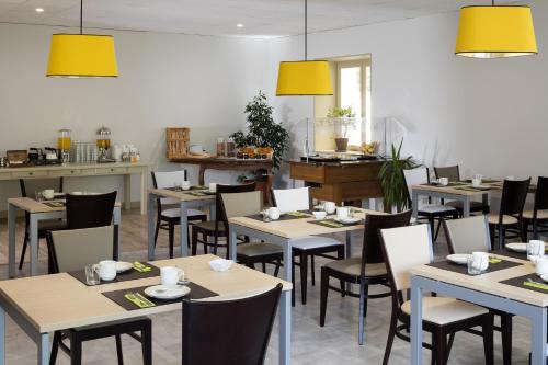 Logis Hôtel Restaurant Les Cèdres - Hotel - Joyeuse