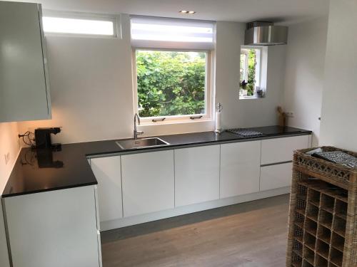 keuken, Vakantiehuis aan zee in Schagen