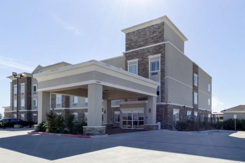 Quality Inn & Suites Victoria East