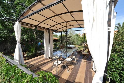 Seaside holiday house Vrboska (Hvar) - 13813