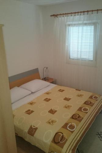 Apartments with a parking space Rogoznica - 13684 - image 3