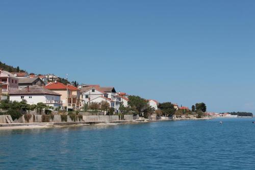 Apartments by the sea Kali Ugljan - 13865 - image 2
