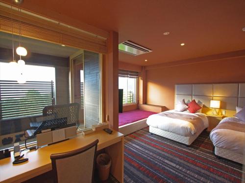 room detail thumbnail 2