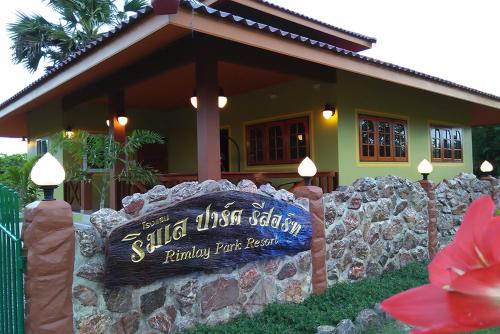 Rimlay Park Resort Rimlay Park Resort is a popular choice amongst travelers in Phatthalung, whether exploring or just passing through. The property offers a wide range of amenities and perks to ensure you have a great t