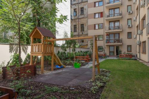 Corvin Plaza Apartments & Suites - image 5