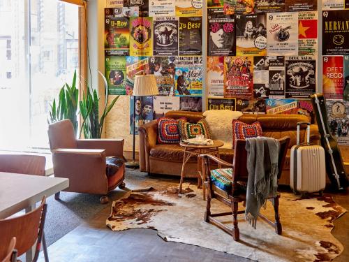 Q-Factory Hotel - image 11