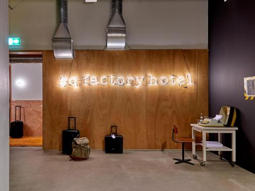 Q-Factory Hotel - image 8