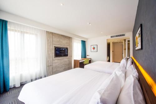 room detail thumbnail 1