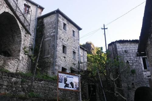 Tuvākā izklaides vieta, Ivan's Holiday Home in Godinje