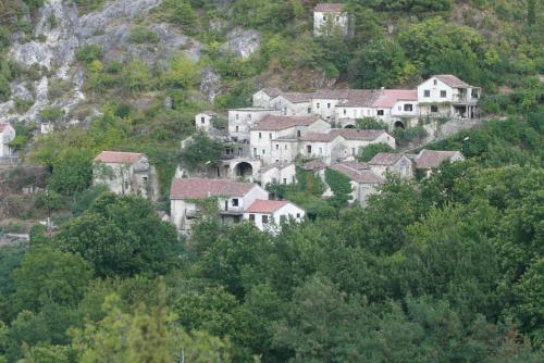 Tuvākā izklaides vieta, Ivan's Holiday Home in Godinje