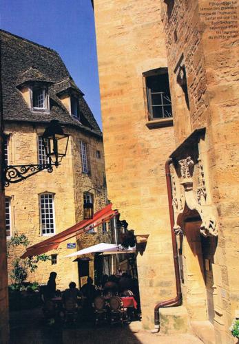 入口, Les Anges in 薩爾拉拉卡內達市中心