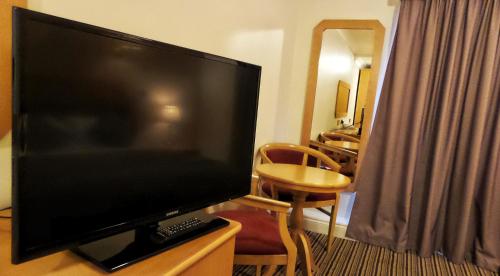 Parkside International Hotel - image 11