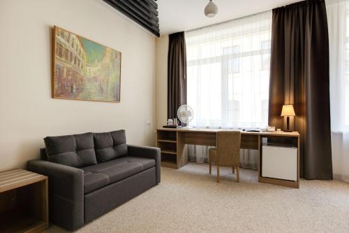 Deluxe Double Room image 7