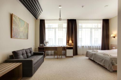 Deluxe Double Room image 6