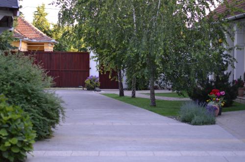 Garden, Jaszbereny Boutique Room in Jászberény