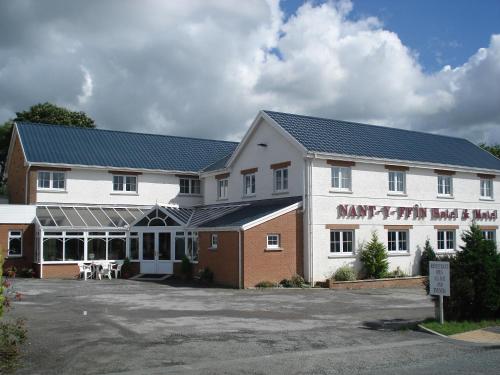 . Nant-Y-Ffin Hotel