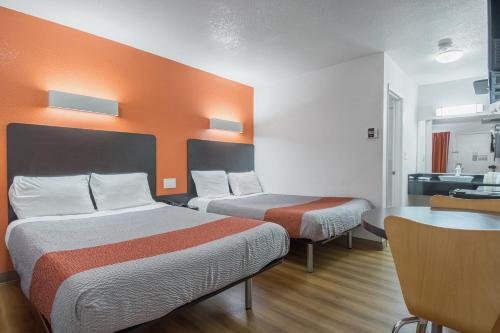 2 double beds