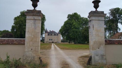 Belle Dépendance du Château le Parc avec sa piscine