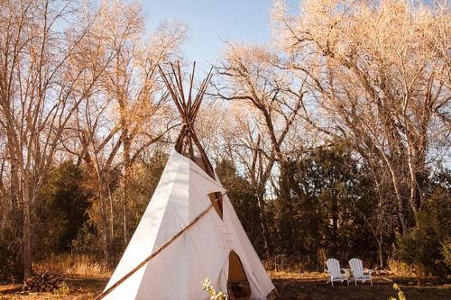 Anasazi Glamping Tipi