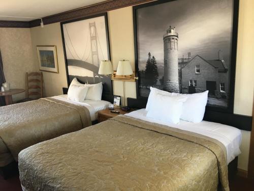 2 queen beds