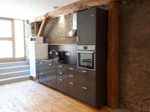 virtuve, Domaine de la Safranière - Holiday Home (Domaine de la Safraniere - Holiday Home) in Saint-Leger (Rhone-Alpes)