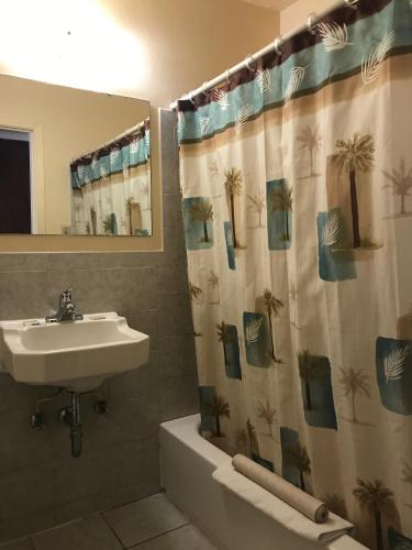 บริการและสิ่งอำนวยความสะดวก, Edgewood Motel in วิลลิตส์ (CA)