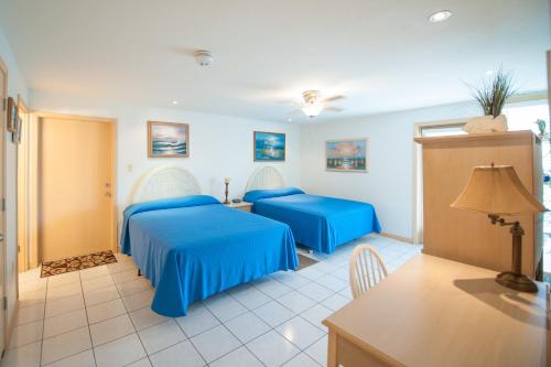Two-Bedroom Condo image 7