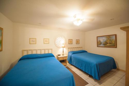 Two-Bedroom Condo image 5