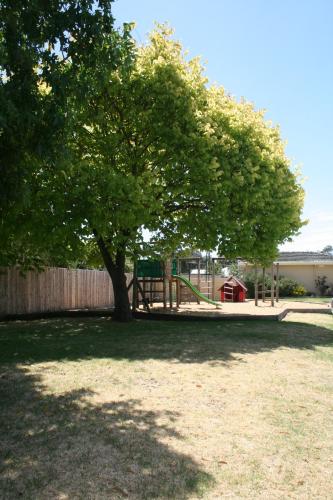Garden, Rosebud Beach Unit 200 mt to Beach Late checkout near McLarens Dam