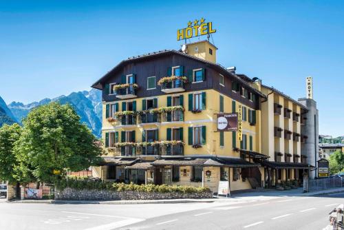 Hotel Ferrovia - Tap to explore photos