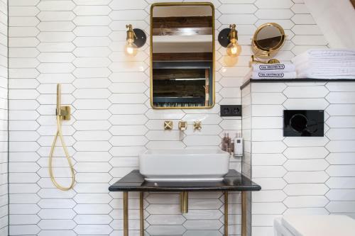 The Hendrick's Hotel - image 10