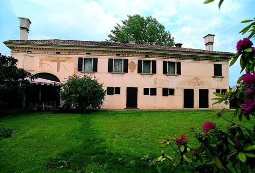  Villa delle Meridiane, Pension in Castagnole