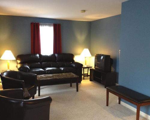 Vinehurst Inn & Suites - image 7