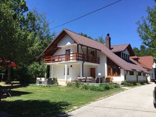  House Samardzic, Pension in Jezerce