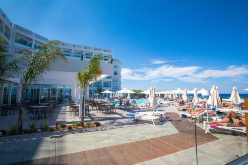Evalena Beach Hotel - image 10