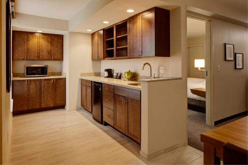 Hyatt Place Madison / Verona Room Type - King Suite