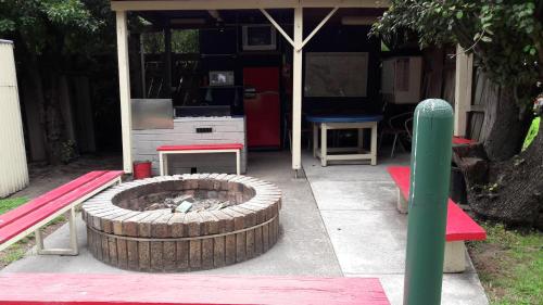 Pinewood Caravan Park in เฮย์วูด