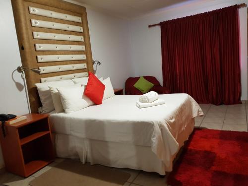 1 double bed, 1 twin bed
