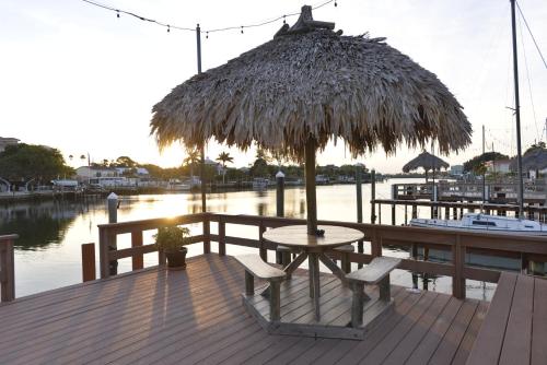 Bay Palms Waterfront Resort - Hotel and Marina - image 2