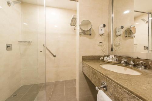 Hotel Dann Carlton Medellin The 5-star Hotel Dann Carlton Medellín offers comfort and convenience whether youre on business or holiday in Medellin. Both business travelers and tourists can enjoy the hotels facilities and serv