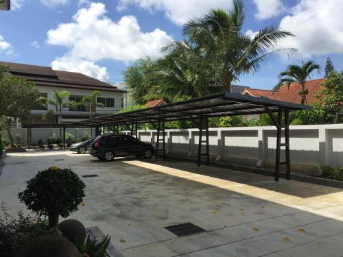 Wanarom Residence Hotel thumbnail 3