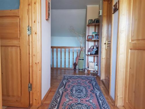 Vestabils, Casuta dintre dealuri in Valea Mare Pravat