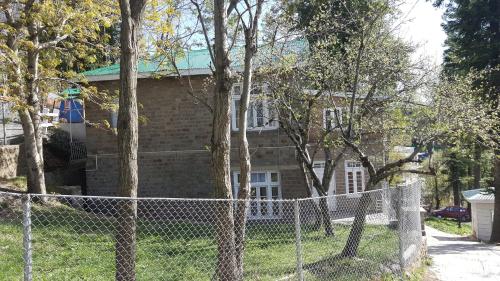 Pine Top Hotel Murree – Murree, IN