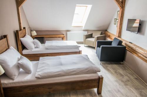 2 twin beds