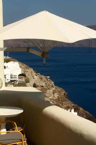 Villa with Caldera View image 10